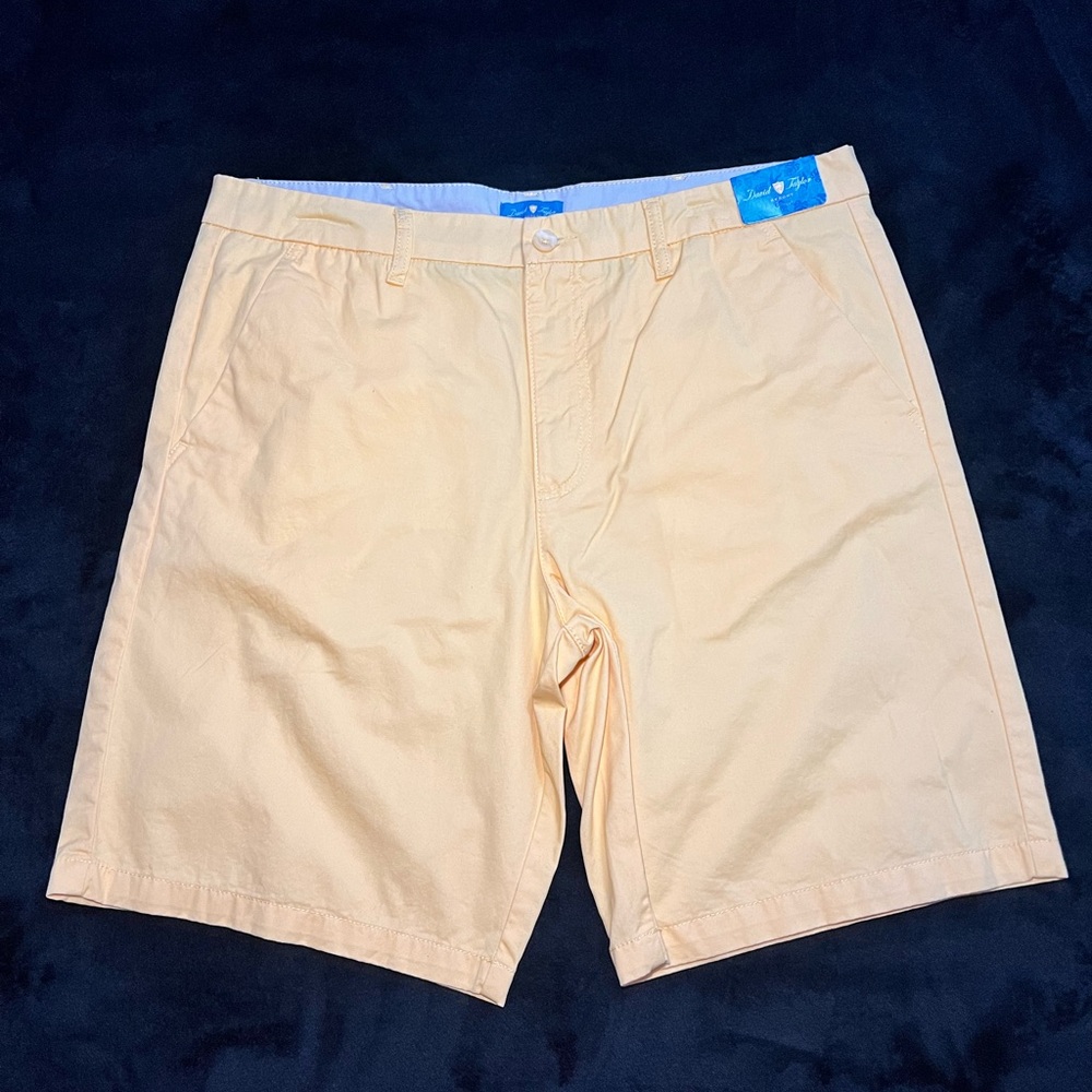 DAVID TAYLOR RESORT MEN'S YELLOW 10” CHINO SHORTS, SIZE 36, NWT